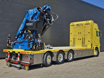 S580 V8 / 8x4 / FASSI 115 t/m CRANE / RETARDER